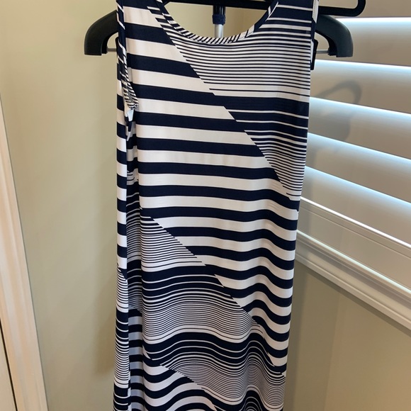 Navy and white sleeveless dress. Poly/ spandex blend. Size M. Worn once - Picture 3 of 3